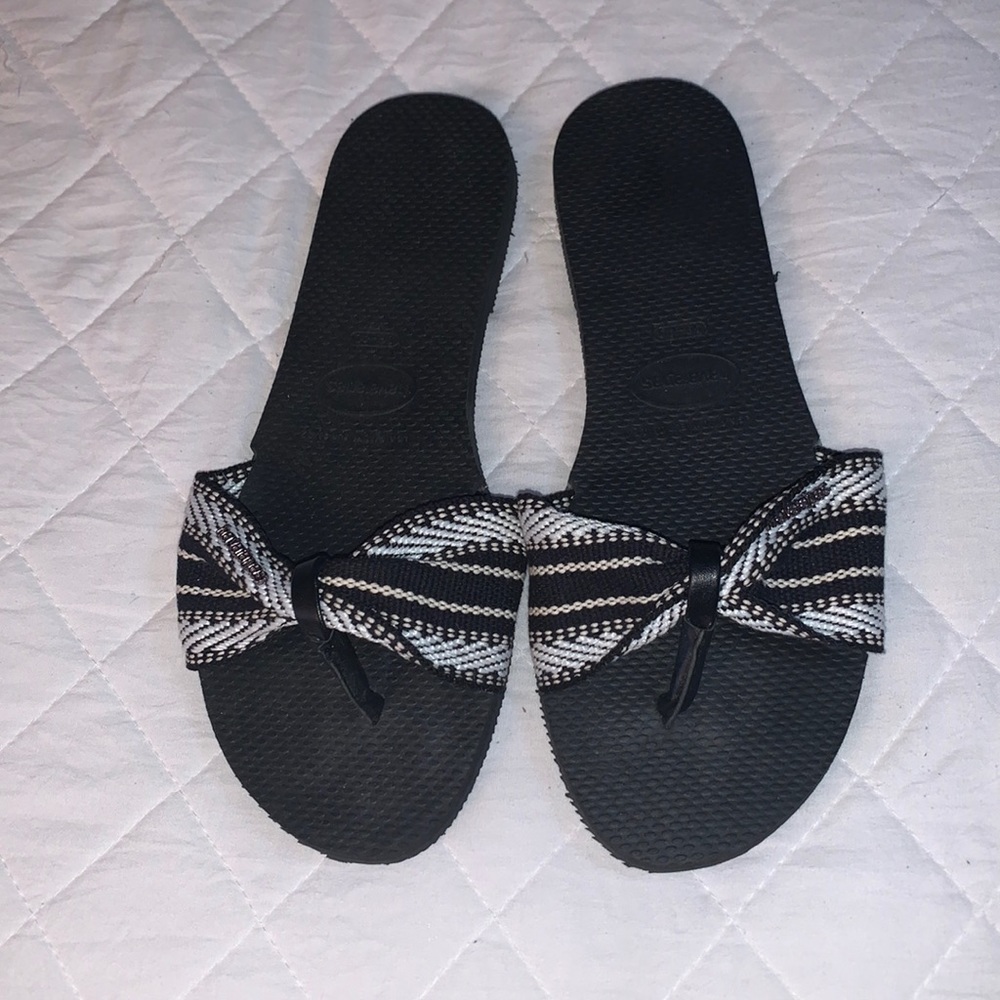 Brand new never worn Havaianas flip flops